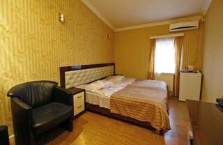 Отель Гостиница Аната Тбилиси Стандартный двухместный номер с 1 кроватью или 2 отдельными кроватями-1