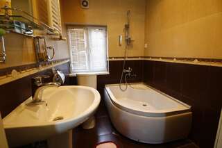 Отель Гостиница Аната Тбилиси Стандартный двухместный номер с 1 кроватью или 2 отдельными кроватями-5